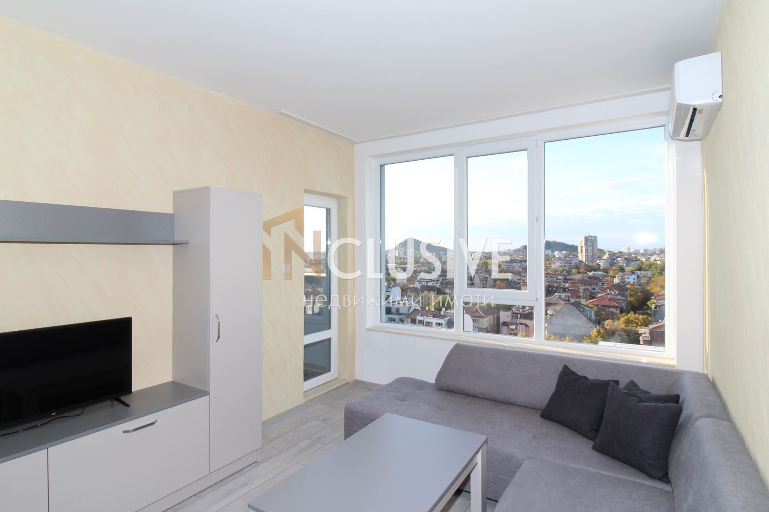 NEW FULLY FURNISHED THREE-ROOM APARTMENT IN A TOP LOCATION! PANORAMIC VIEW!