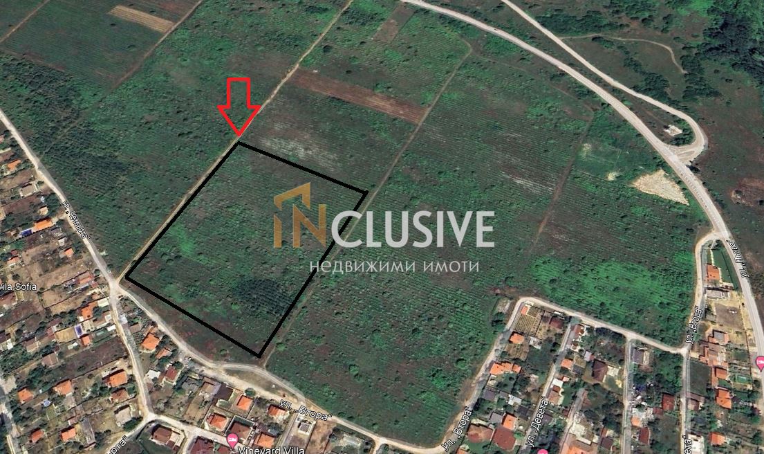 Plot in regulation for residential construction, district "Galata"