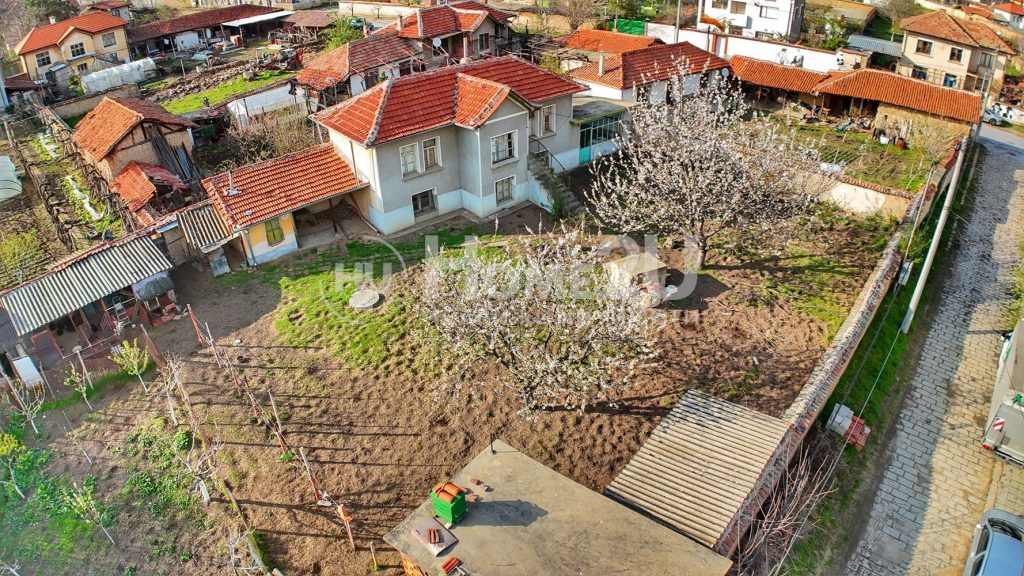 Отремонтированная крыша и новые водостоки! Заменена электропроводка! Старо Железаре! — 1