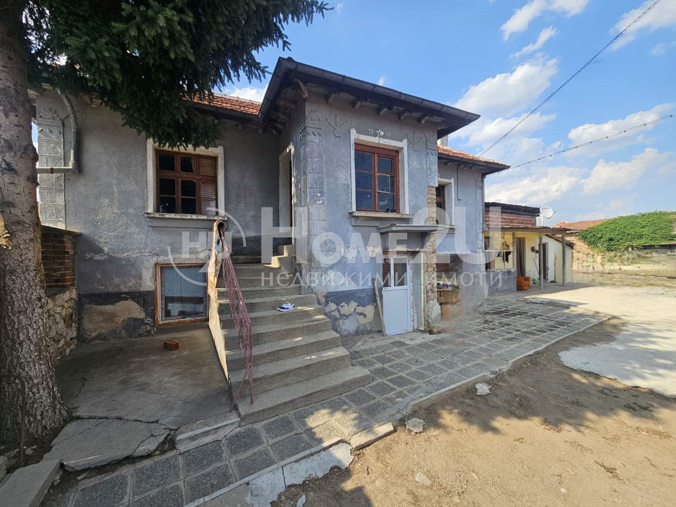 House in the village of Choba! Large yard!