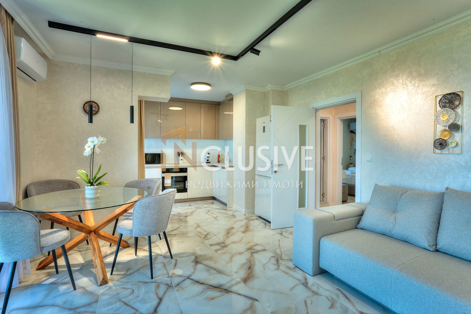 Three-room apartment with sea view