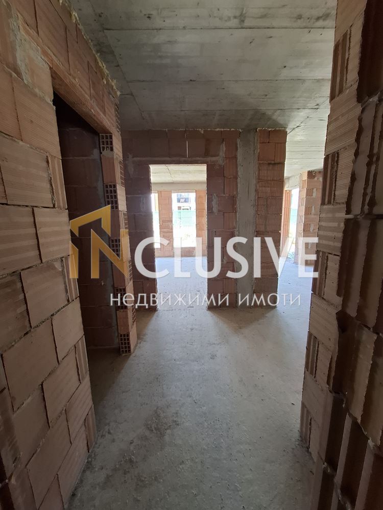 2-room apartment with 13 sq.m veranda in Ostromila district with parking option