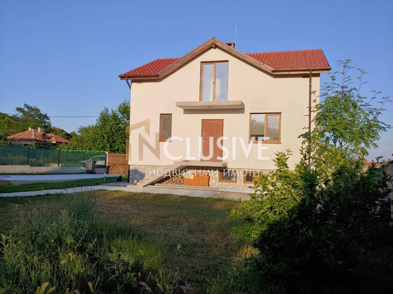 House with 3 bedrooms and a yard 23 km from Sl. Bryag