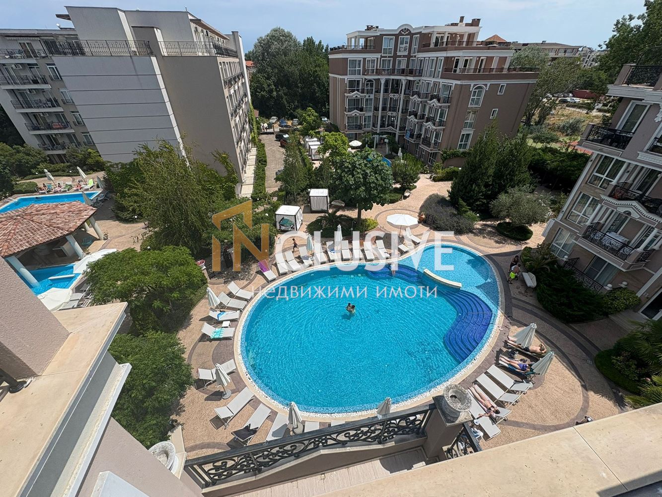 Modern and Comfortable 3-room Apartment with Large Terrace in Prestigious Complex