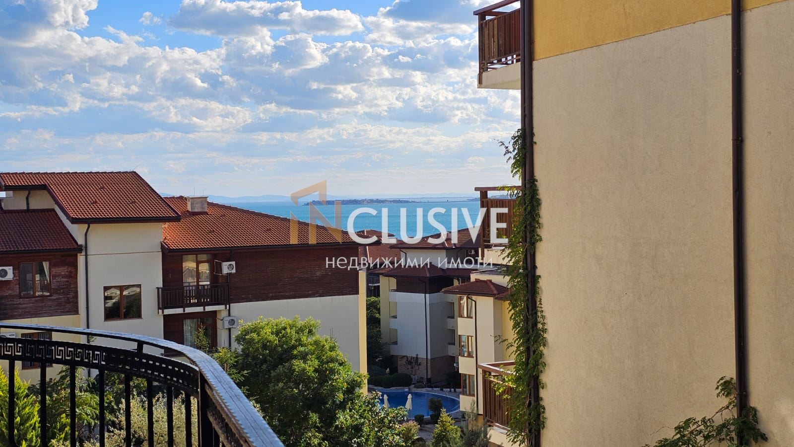 One-Bedroom Apartment on the First Line in Sveti Vlas with Sea View