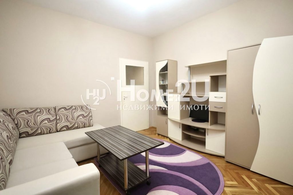 FURNISHED AND READY TO LIVE IN!! ENTIRELY SOUTHERN!! ON A MIDDLE FLOOR!! — 1