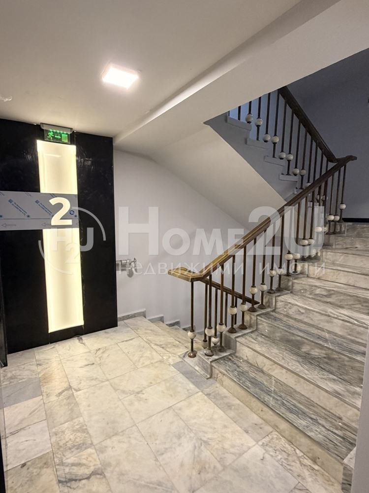 Spacious three-room apartment in a building at "Zornitsa Residence" in Burgas with sea view
