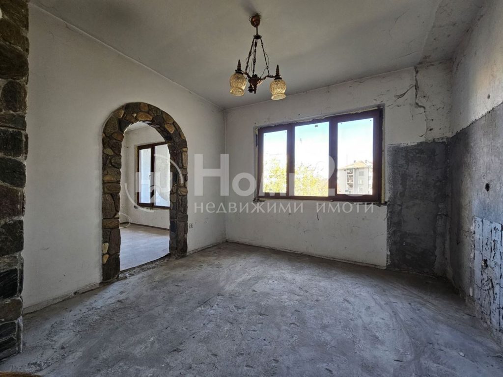 Three-room apartment! Asenovgrad! Ready for renovation! — 1