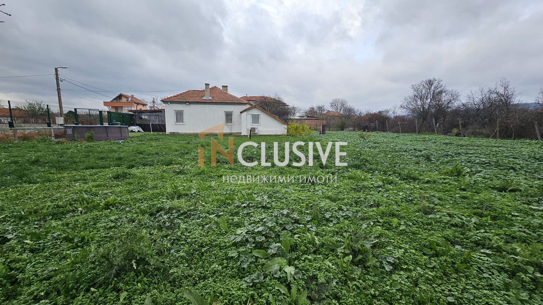 House with 3 bedrooms and a large yard 10 minutes from Sunny Beach