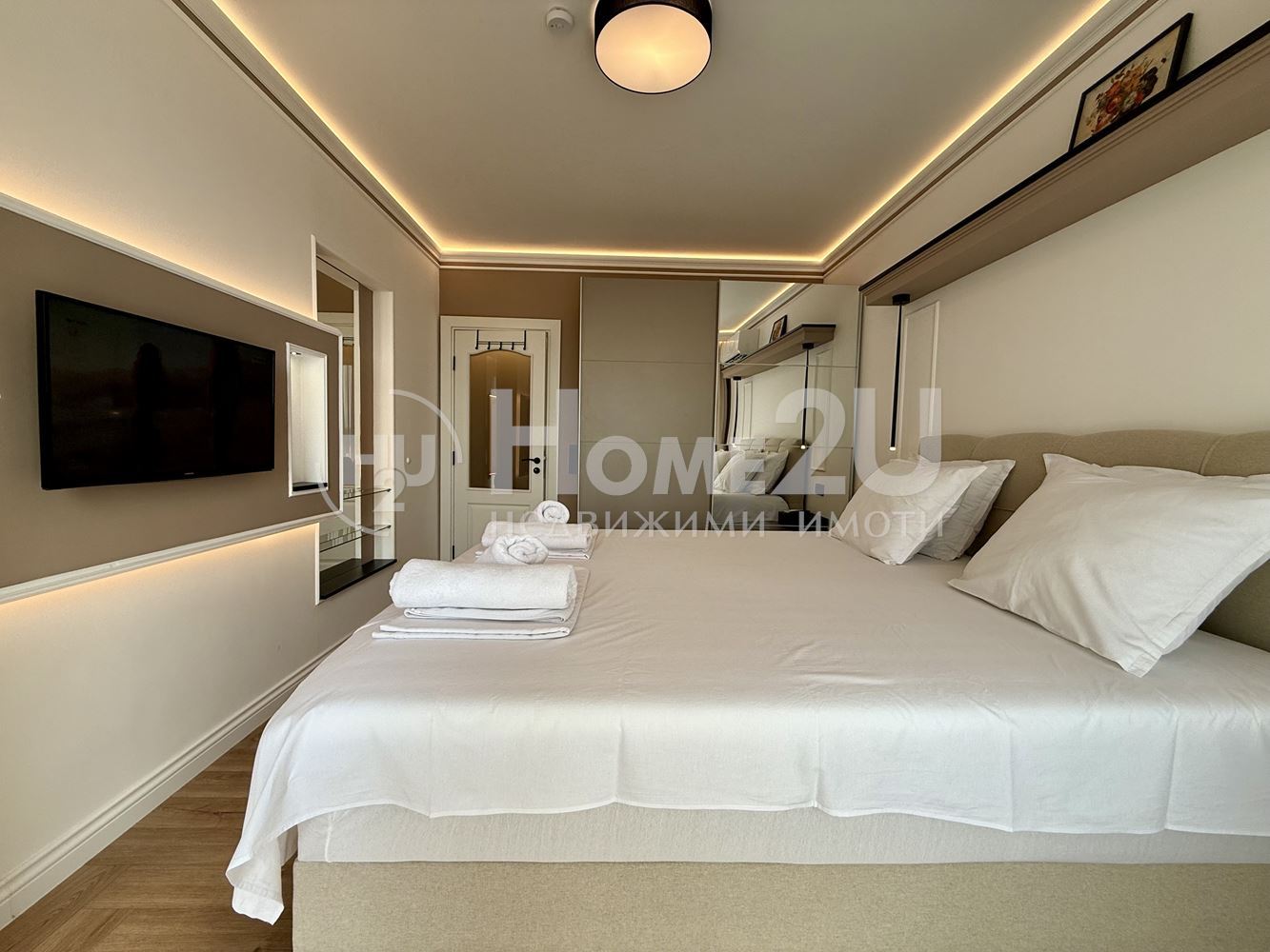 Two-room! South-facing! Fully equipped!