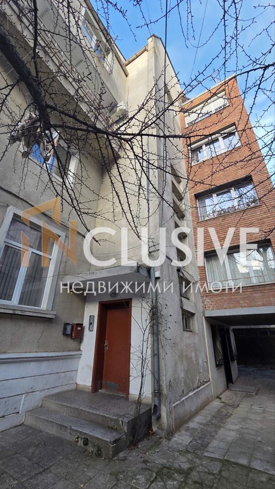Central Post Office – Small Three-Room Apartment