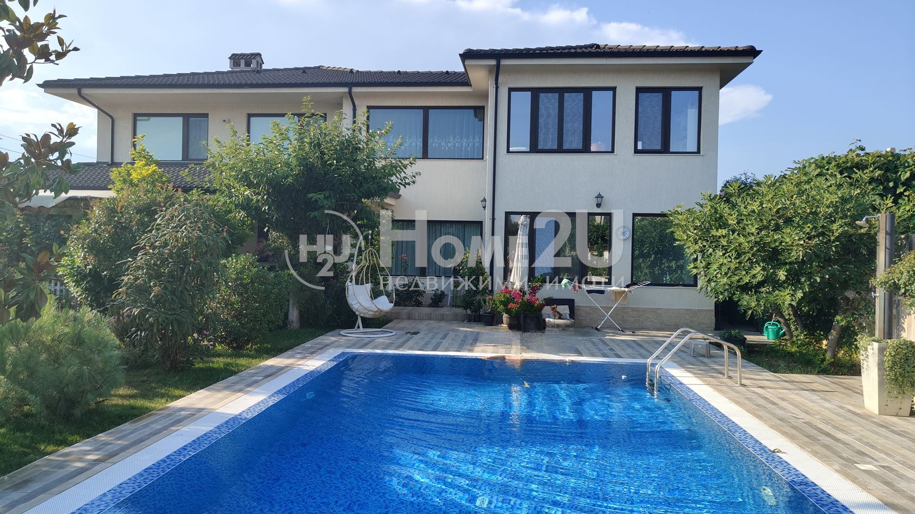 INDEPENDENT YARD! POOL! PROPER DOCUMENTS!