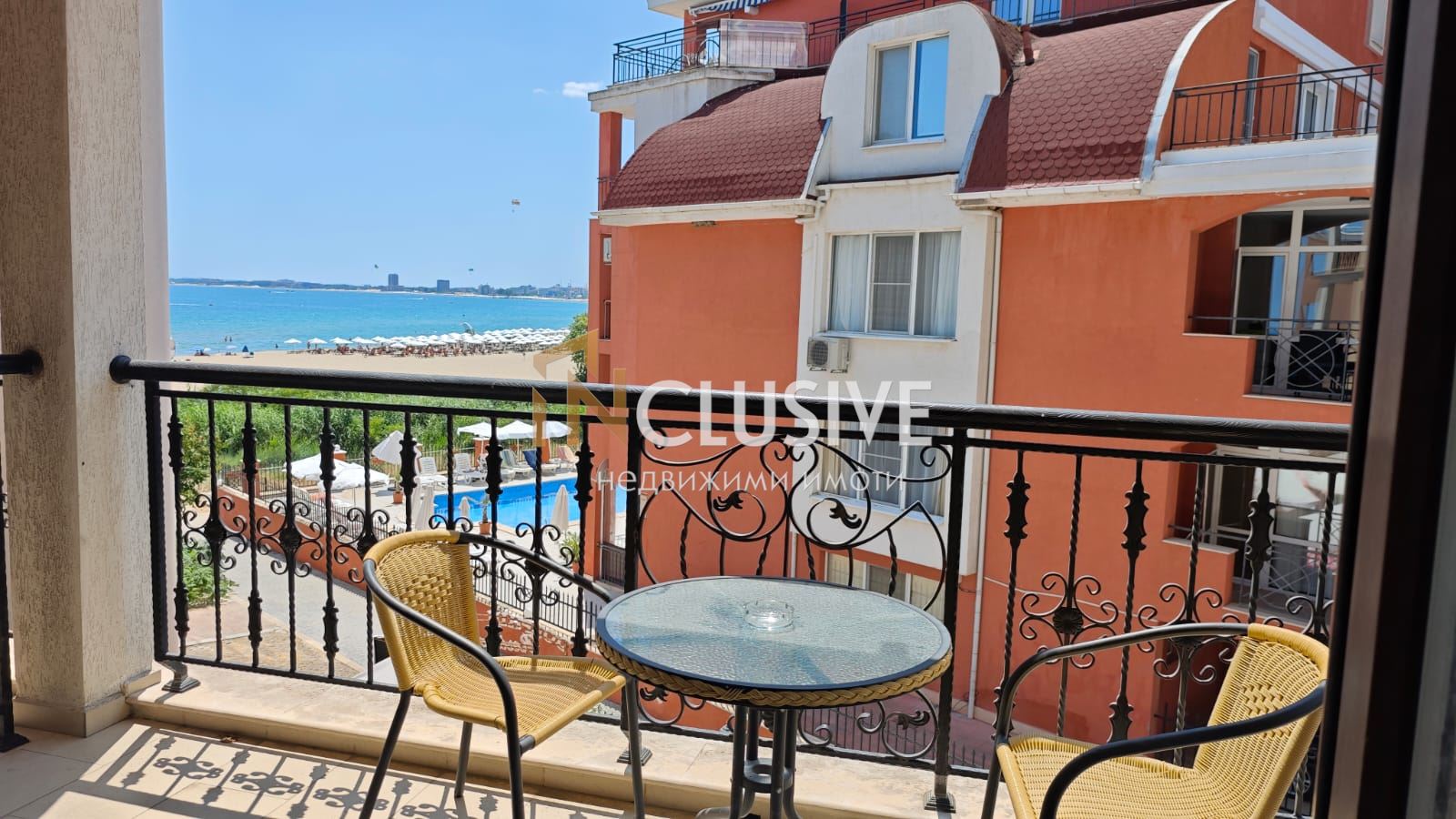 Modern One-Bedroom Apartment Meters from the Beach in Sl. Brya, with a Beautiful View