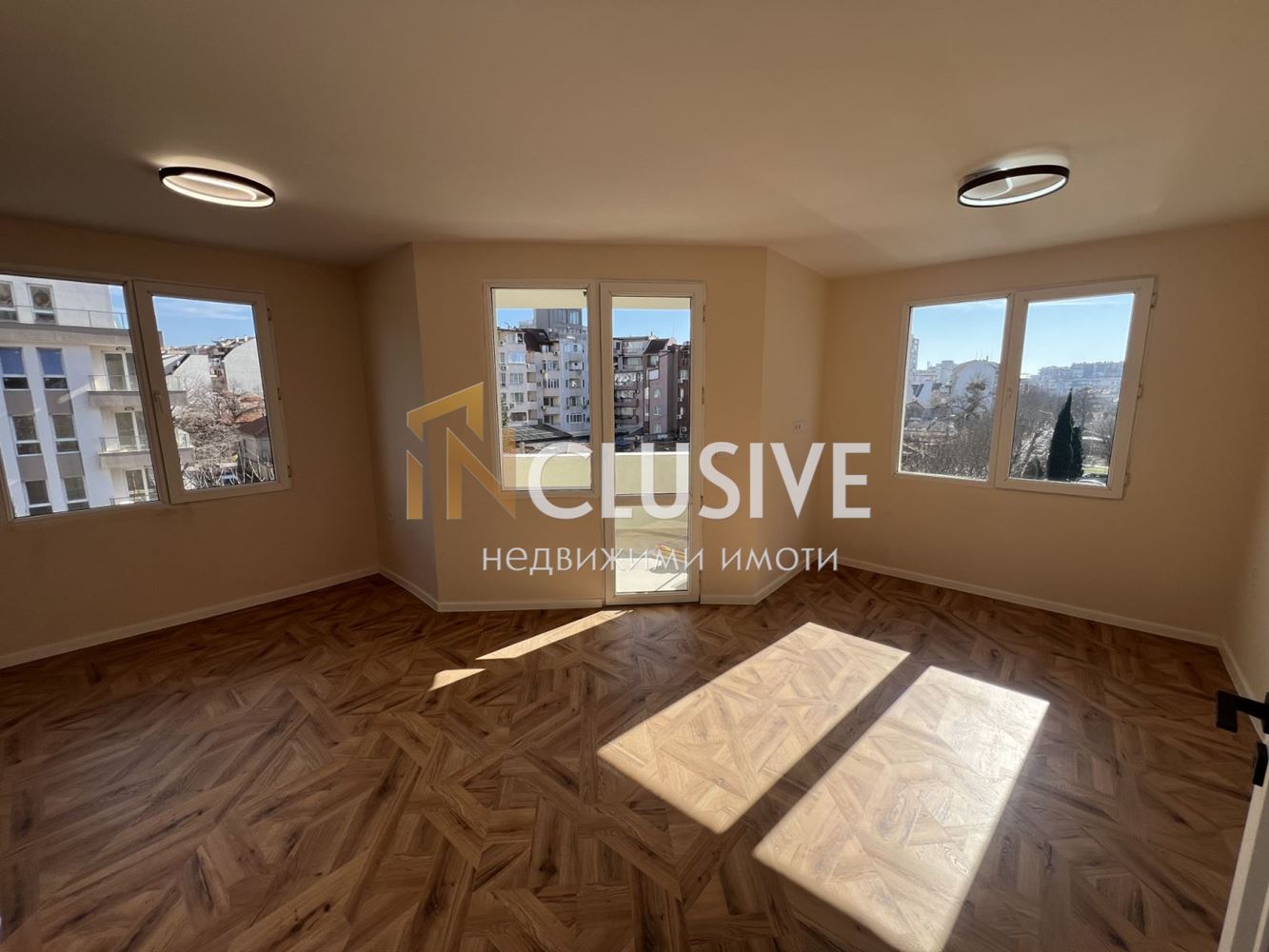 TWO-ROOM! CLOSE TO THE CENTER! TURNKEY FINISHED! BRIGHT AND FUNCTIONAL!