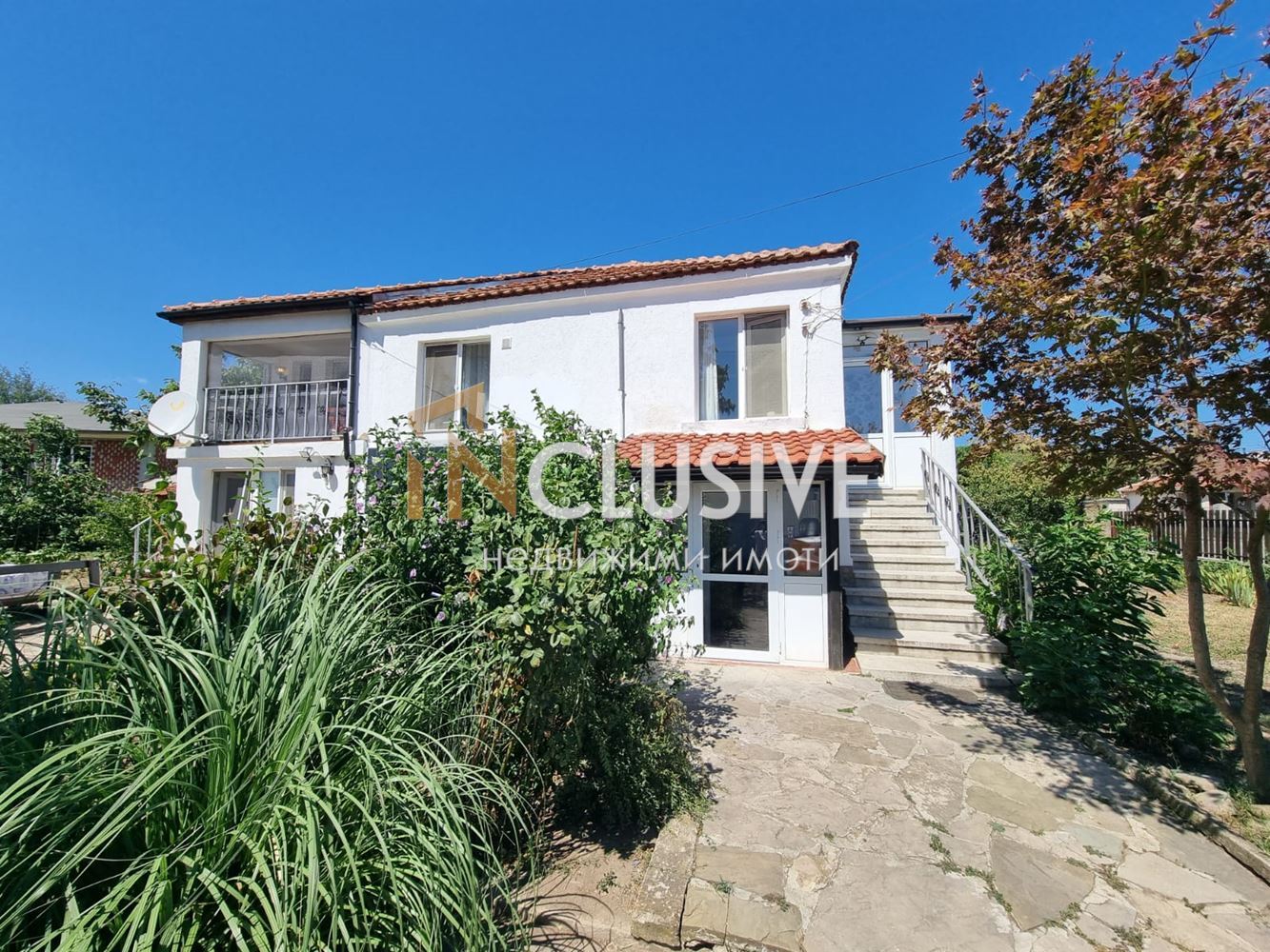 Large House with 3 Bedrooms and a Yard, 34 km from Sl. Bryag