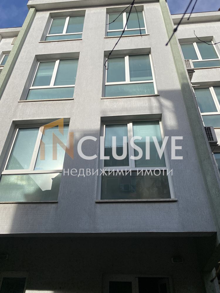 Продавам сграда на  пет нива