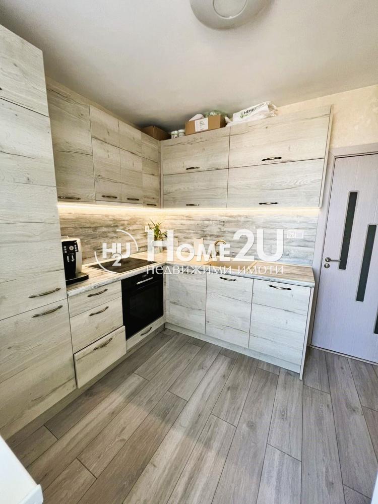 Apartment with three separate rooms with sea view in Burgas — Lazur