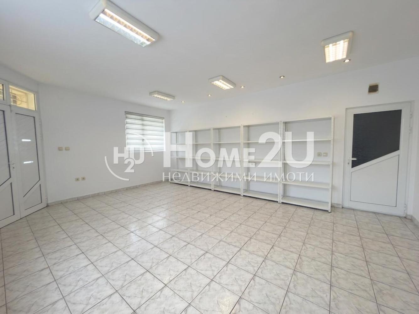 SHOP STATUS! SUITABLE FOR AN OFFICE!