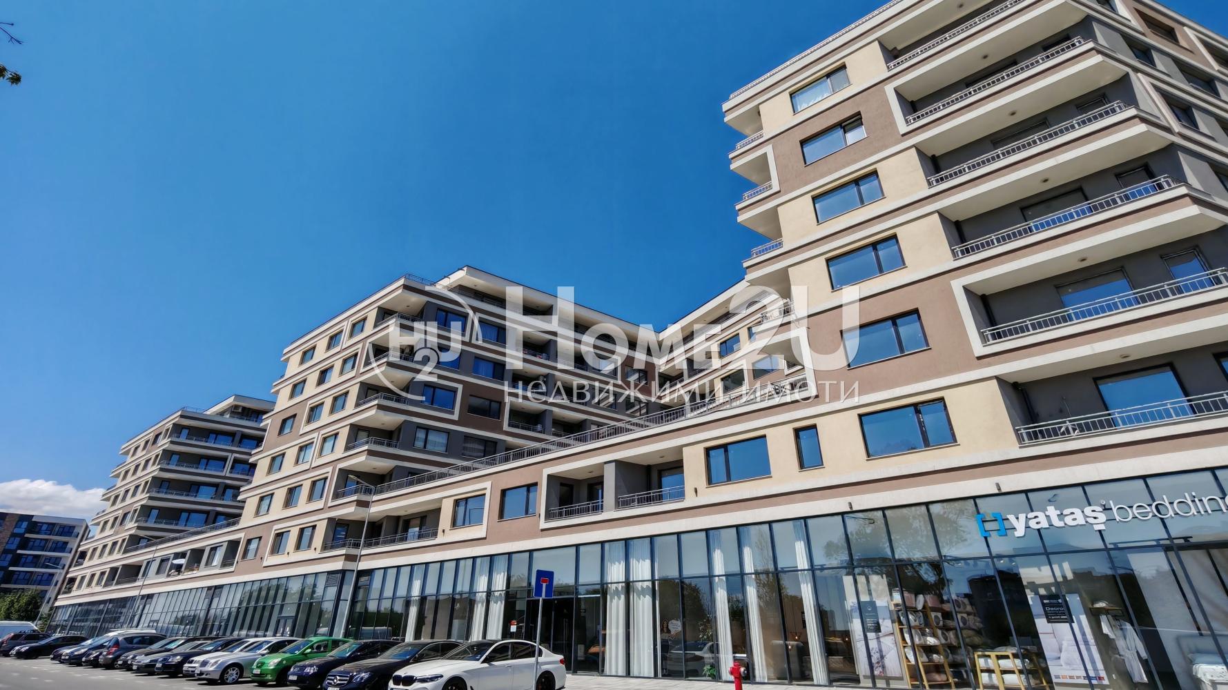 Голям тристаен апартамент в Green Residence, Бургас-  Славейков ,
