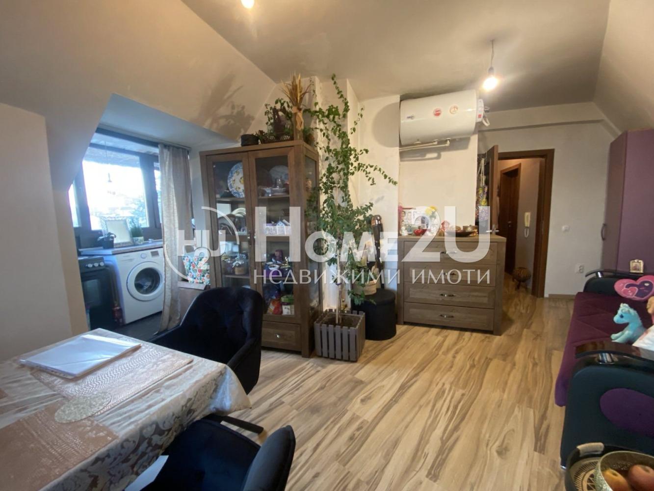 BRIGHT AND WARM!! BRICK!! PANORAMIC VIEW!!