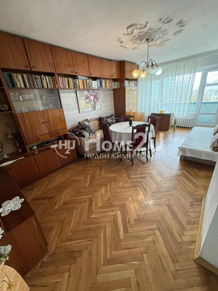 Renovated block in Zornitsa, three separate rooms!!!