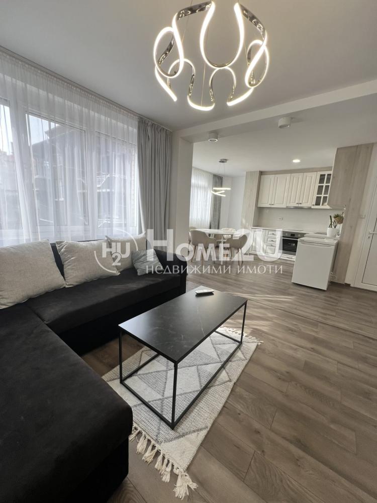 Spacious apartment meters from the beach – 88 sq.m net area! 4 rooms