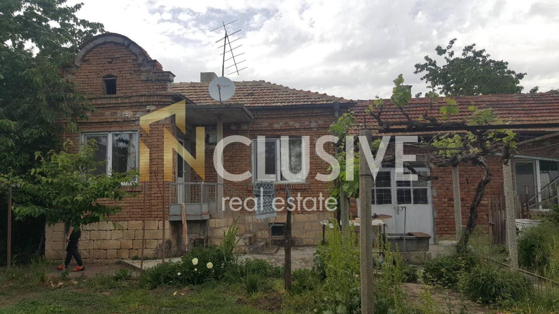 HOUSE WITH A LARGE YARD! FERTILE LAND 40 MINUTES FROM VARNA