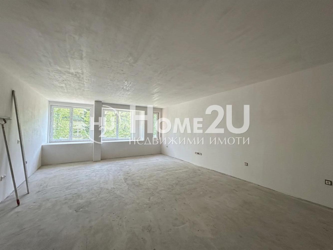 Three-bedroom apartment in kv. Tsentar