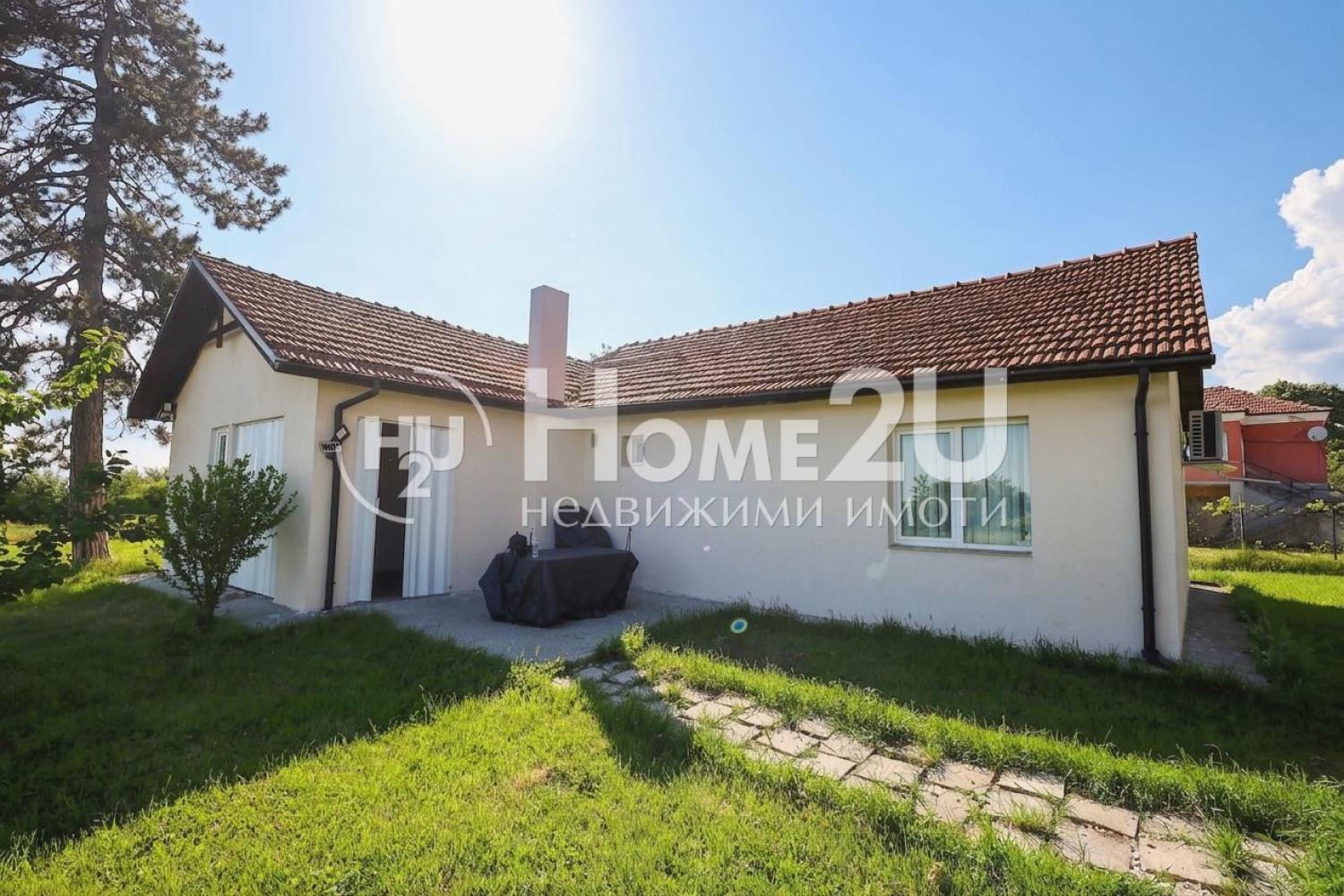 !!ELECTRICITY AND WATER ACCOUNTS!! PRIVATE YARD!! READY TO MOVE IN!! STORAGE ROOM