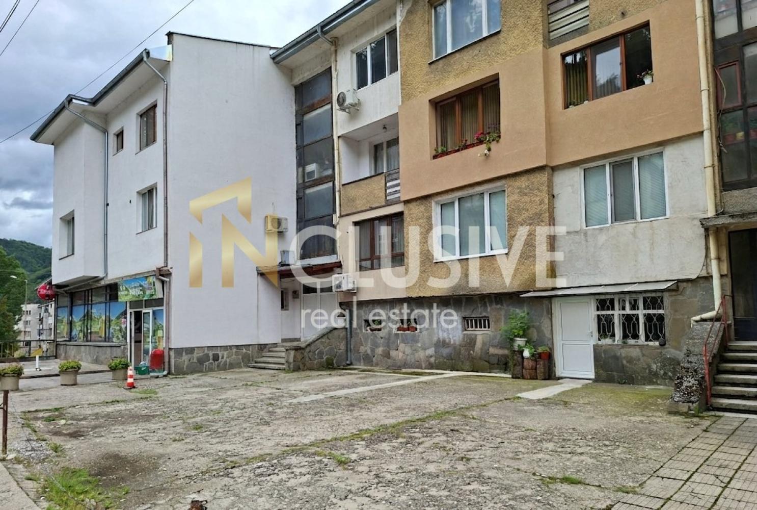 Exclusive three-room brick apartment 80 sq.m in a TOP location in kv. Ustovo, gr. Smolyan