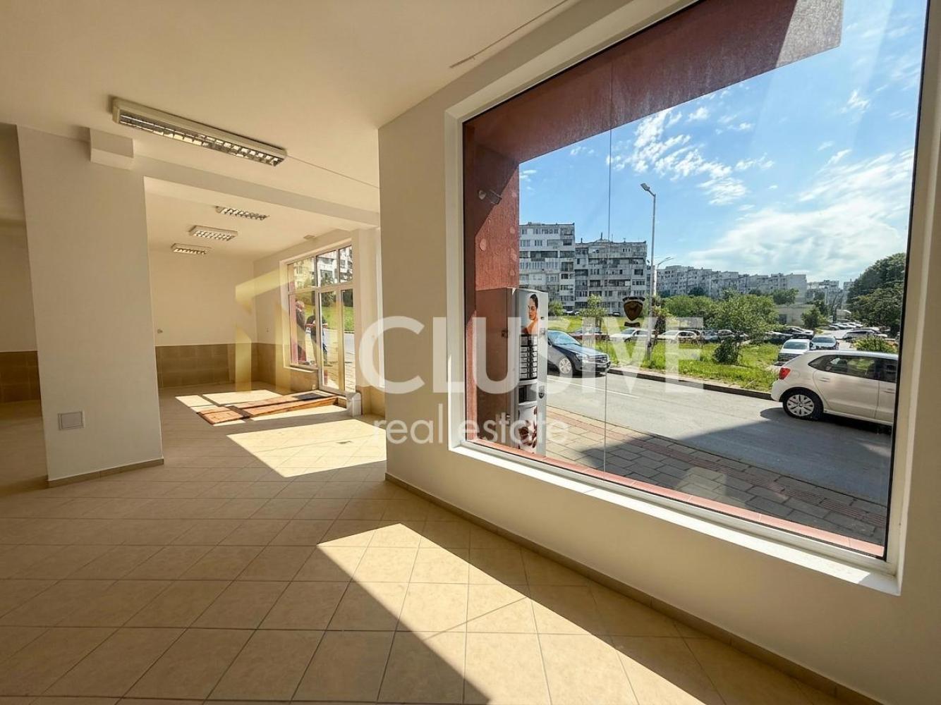 SPACIOUS PREMISES! IN A LIVELY NEIGHBORHOOD! BRIGHT AND FUNCTIONAL!