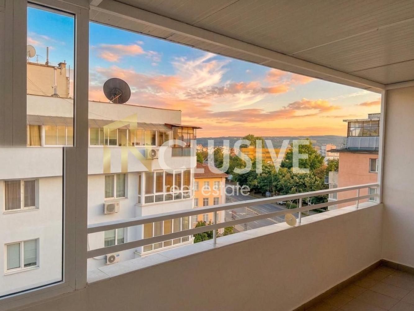Three-room apartment with panoramic terrace in the center of Varna