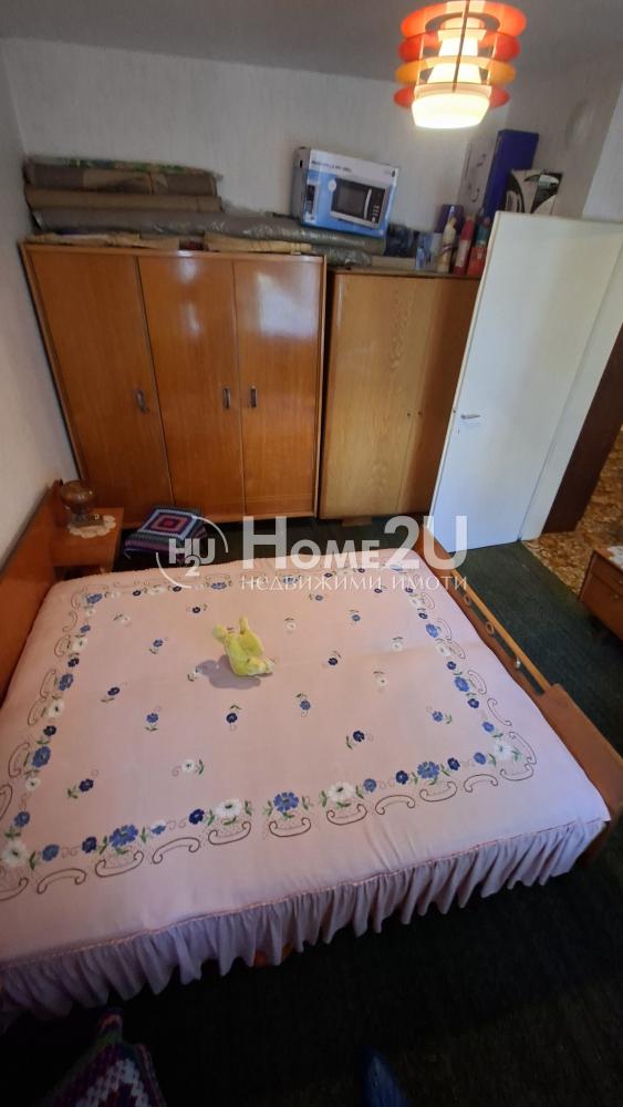 Apartment with three separate rooms in the immediate vicinity of Krasnodar Market, Vazrazhdane residential area.