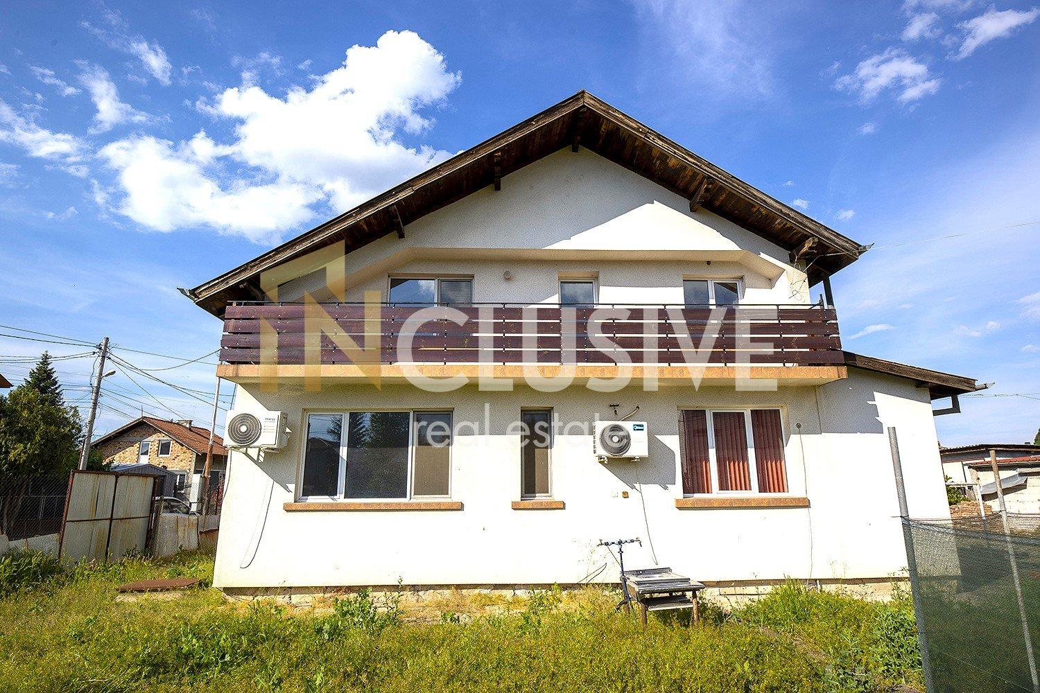 DETACHED HOUSE WITH YARD! RENOVATED! METRO STATION!