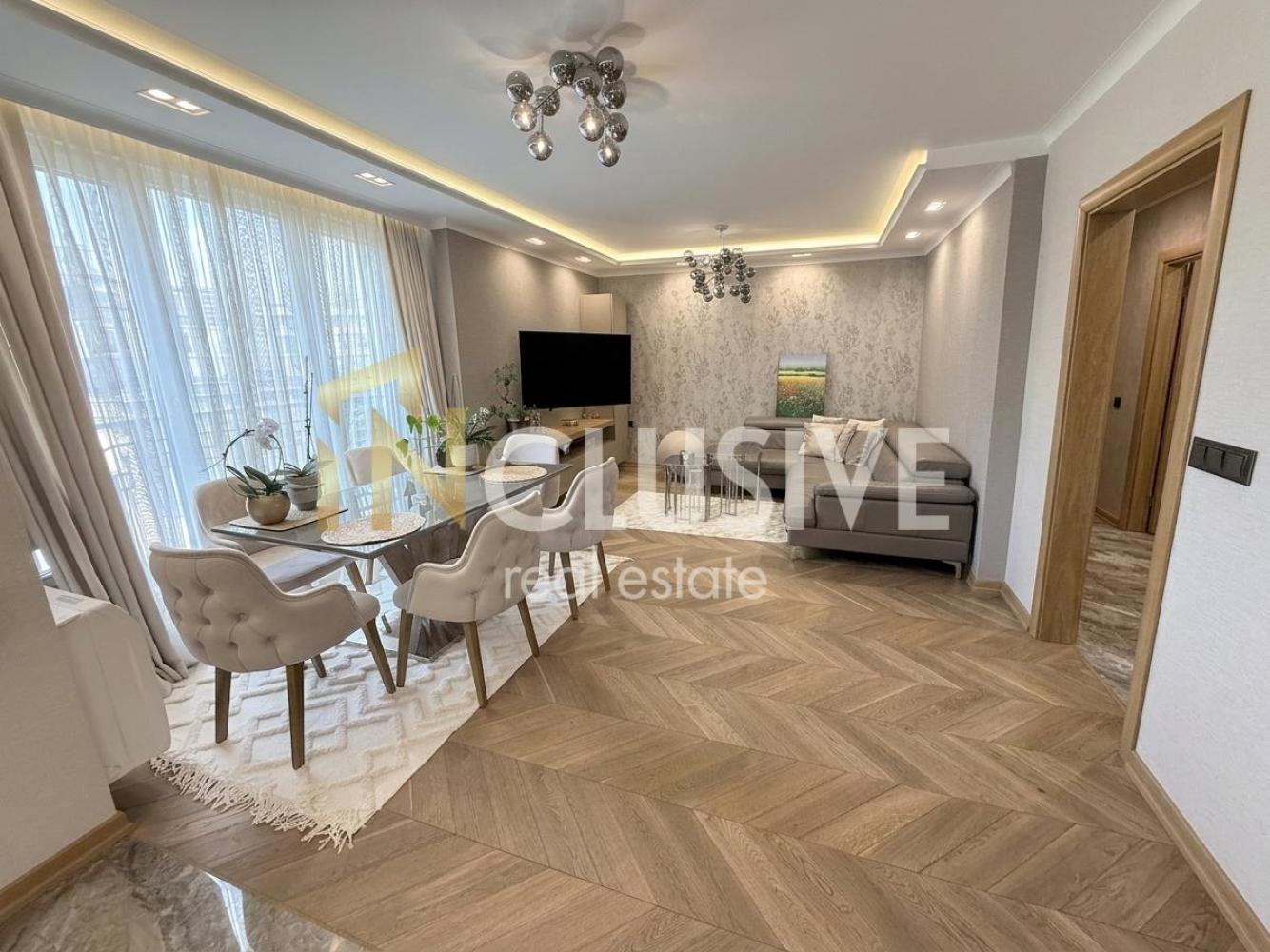Three-room apartment with parking space and two panoramic terraces in Chaika district
