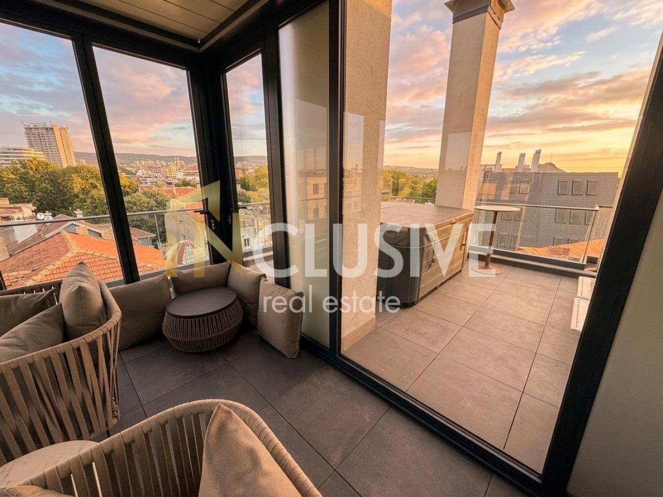 Penthouse with sea panorama and double parking space in the ideal center of Varna
