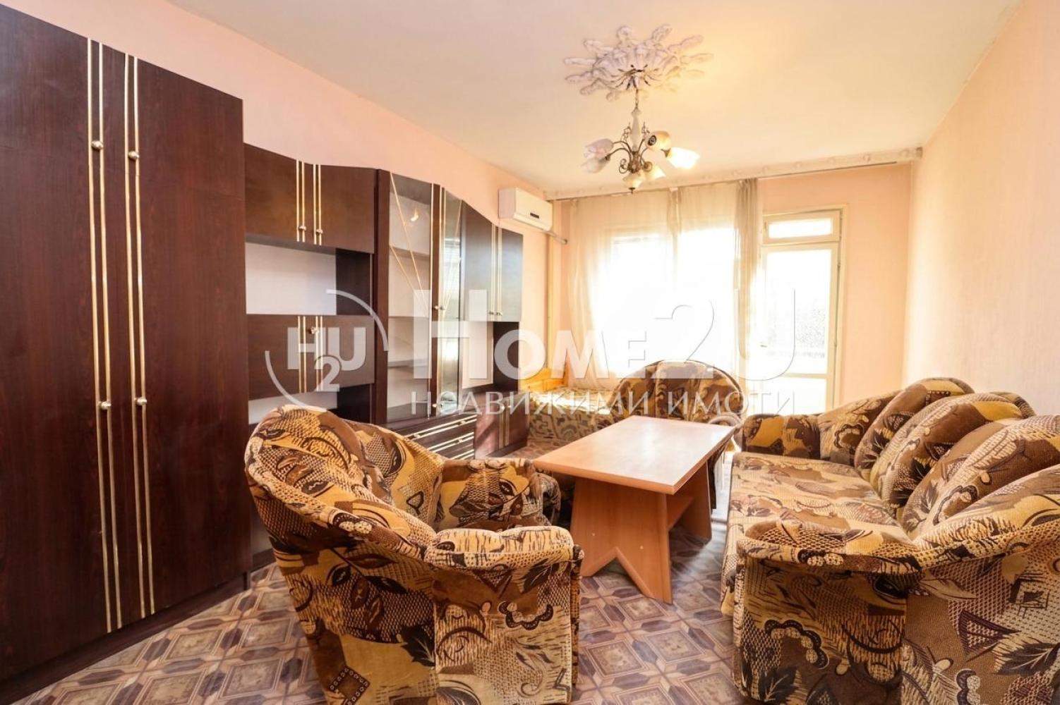 Three Separate Rooms!! Middle Floor!! Excellent Location!! Real Area!!