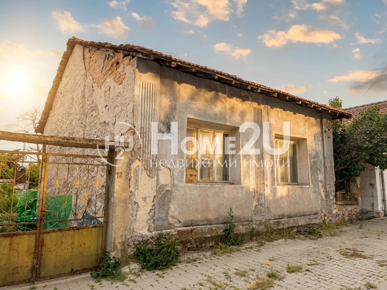 Old brick house with its own yard in the town of Kostenets – a property with excellent potential