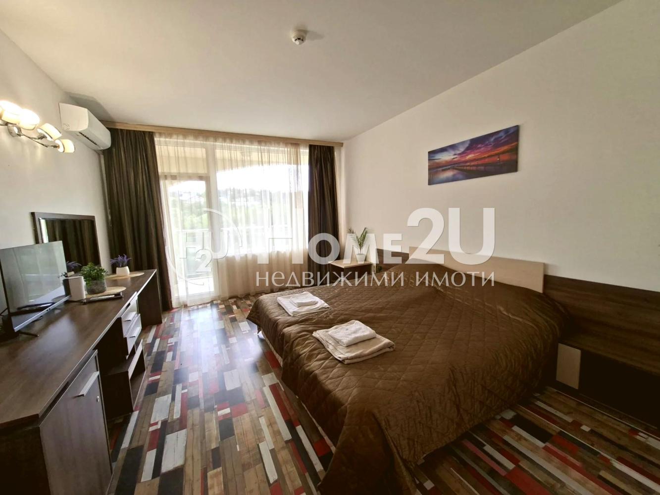RENOVATED!!! TOP LOCATION!!! 3 POOLS!!!