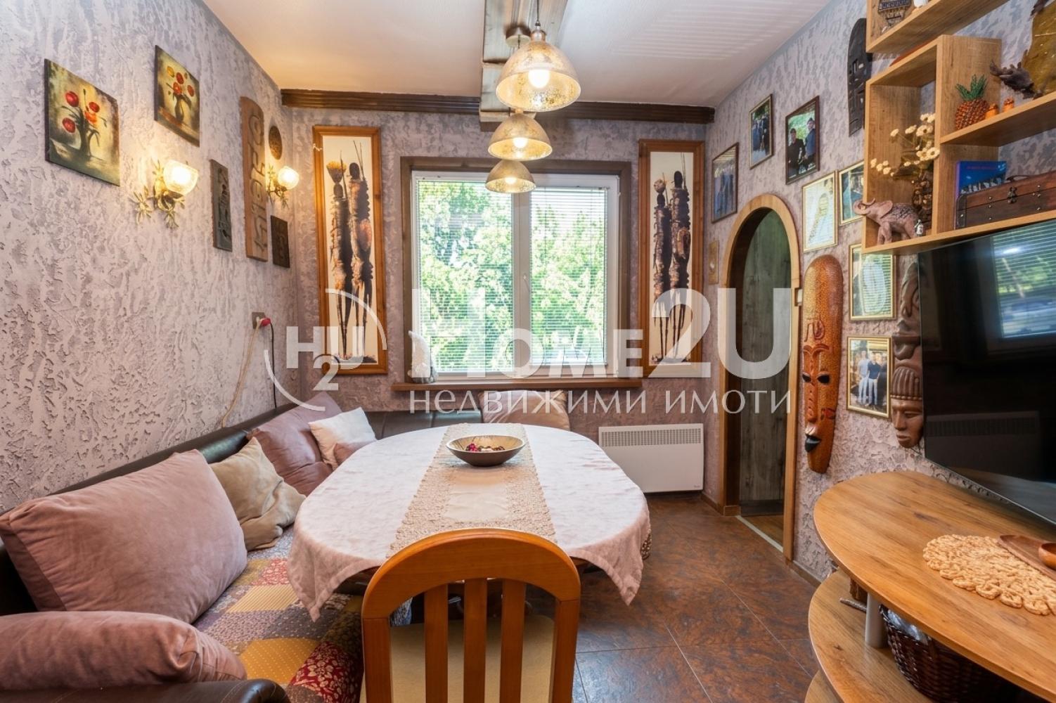 THREE SEPARATE ROOMS !!! NEXT TO THE MATHEMATICAL HIGH SCHOOL !!! FIRST FLOOR !!!