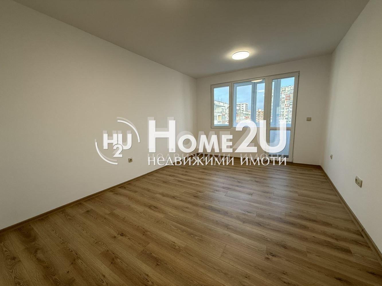 3 separate bedrooms!! Fully renovated!! Turnkey!! Bright and warm!!