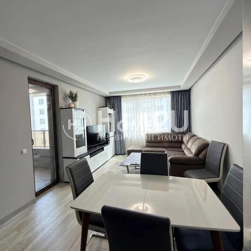 Furnished three-bedroom apartment