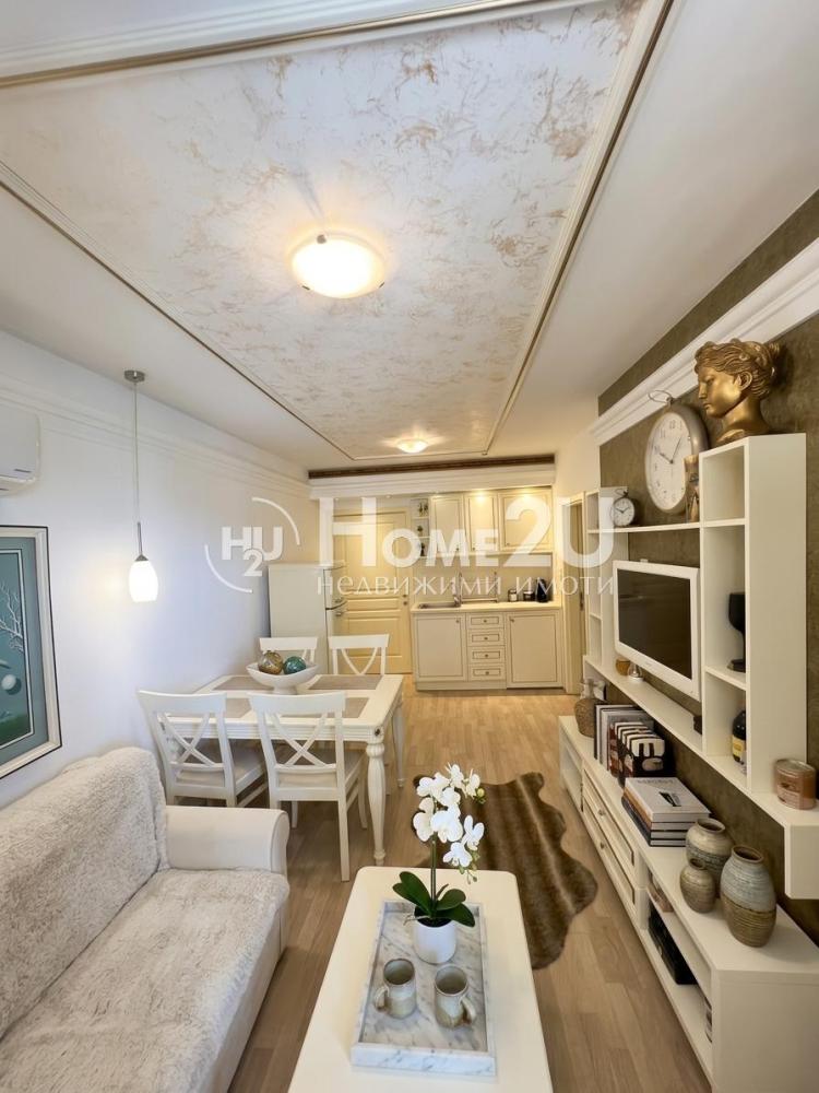Луксозен двустаен апартамент с гледка към басейна в Golden Rainbow VIP Residence – първа линия море