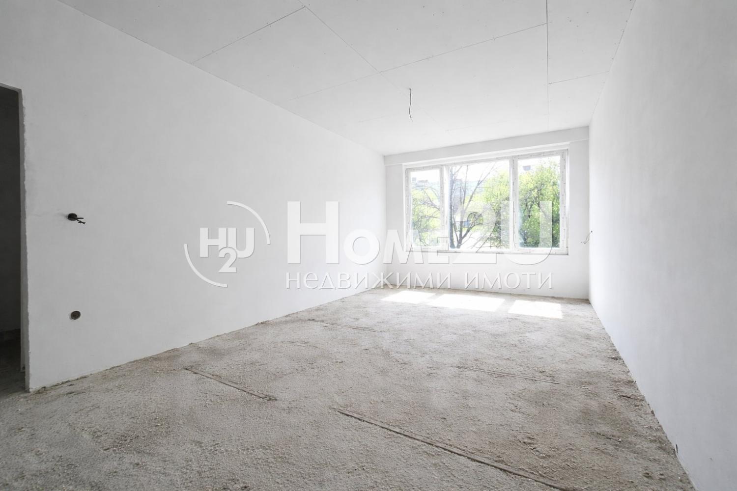 Three-room apartment in Mladost 1