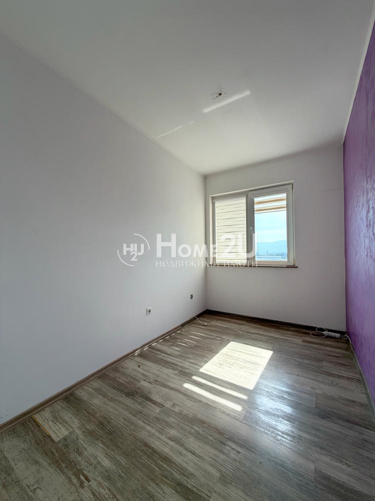 South-facing! Three-room!