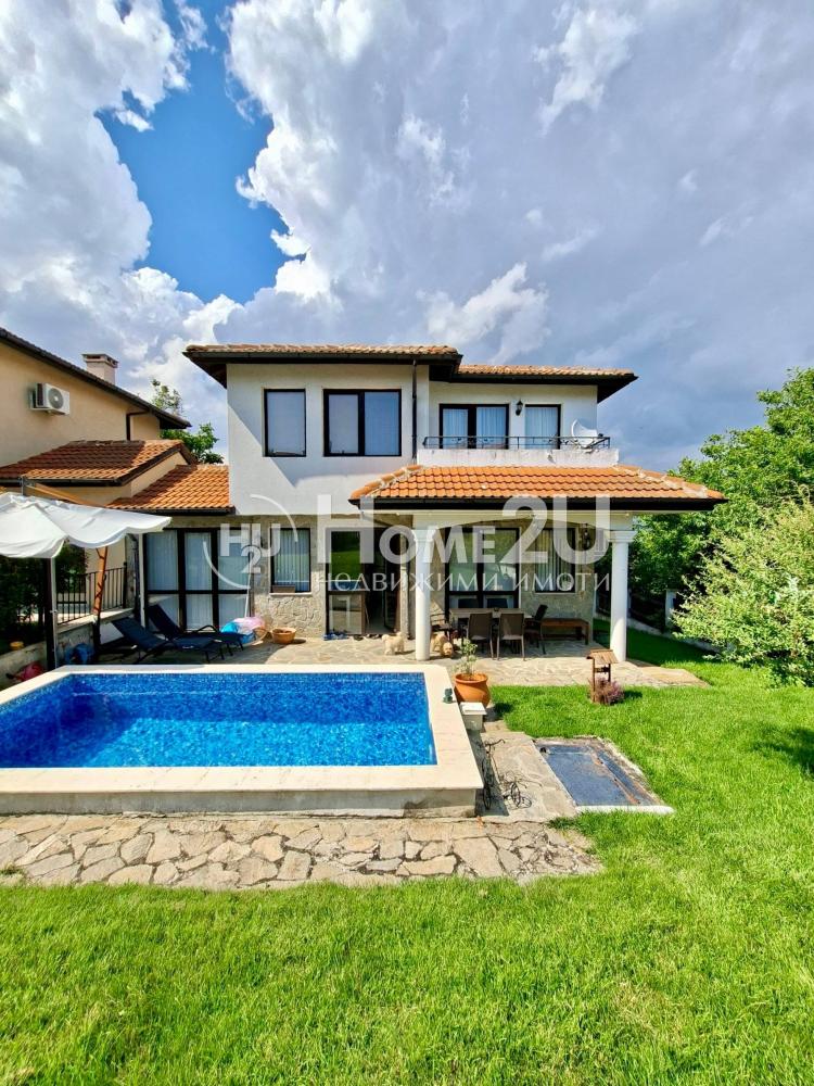 Detached House with Pool Near the Sea
