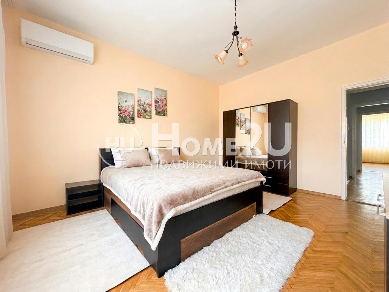 FURNISHED THREE-ROOM APARTMENT IN THE HEART OF THE CITY OF PLOVDIV
