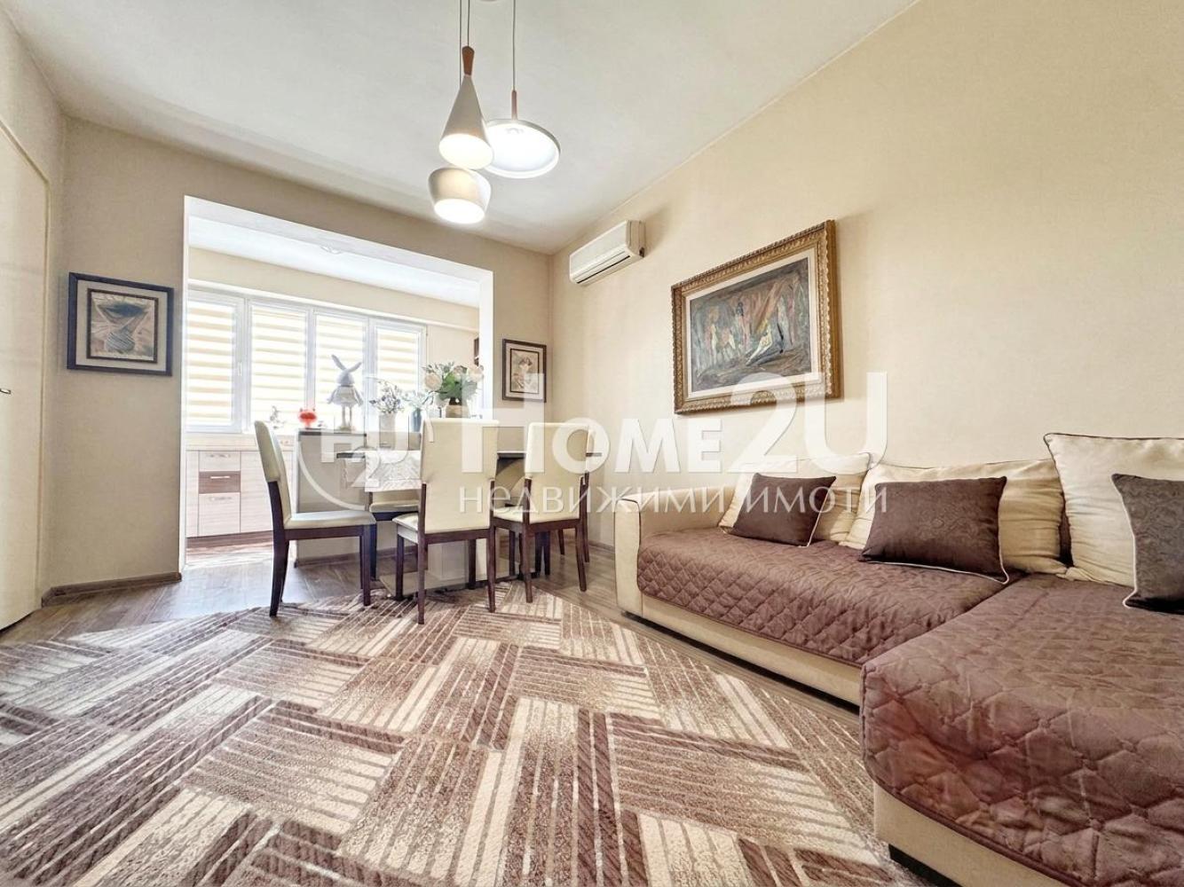 BRICK!!! MIDDLE FLOOR!!! EXCELLENT LOCATION!!!