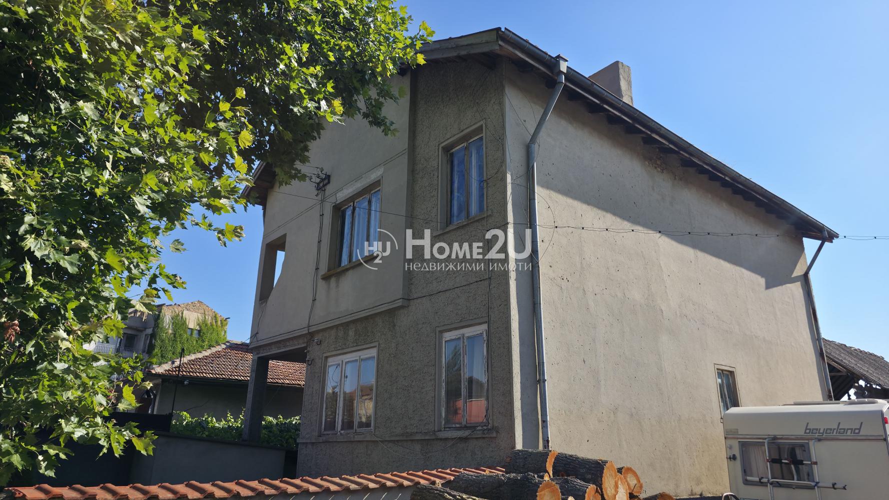 Three-Storey Solid House with a Shop in the Yard!!! Suitable for Two Separate Households!!! Valchi Dol Town!!! Centre!!!