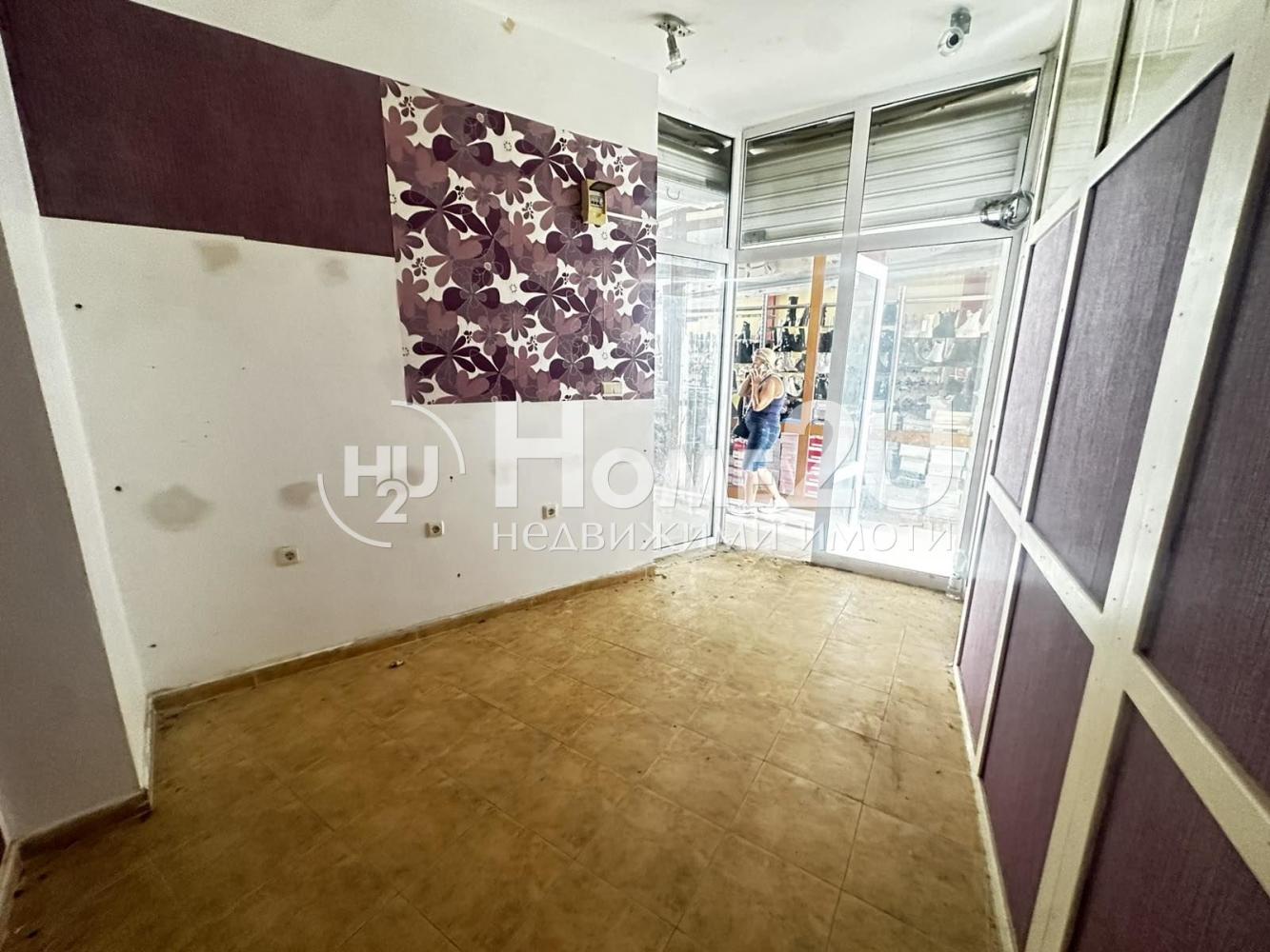 COMMERCIAL PREMISES ON BOGORIDI STREET!